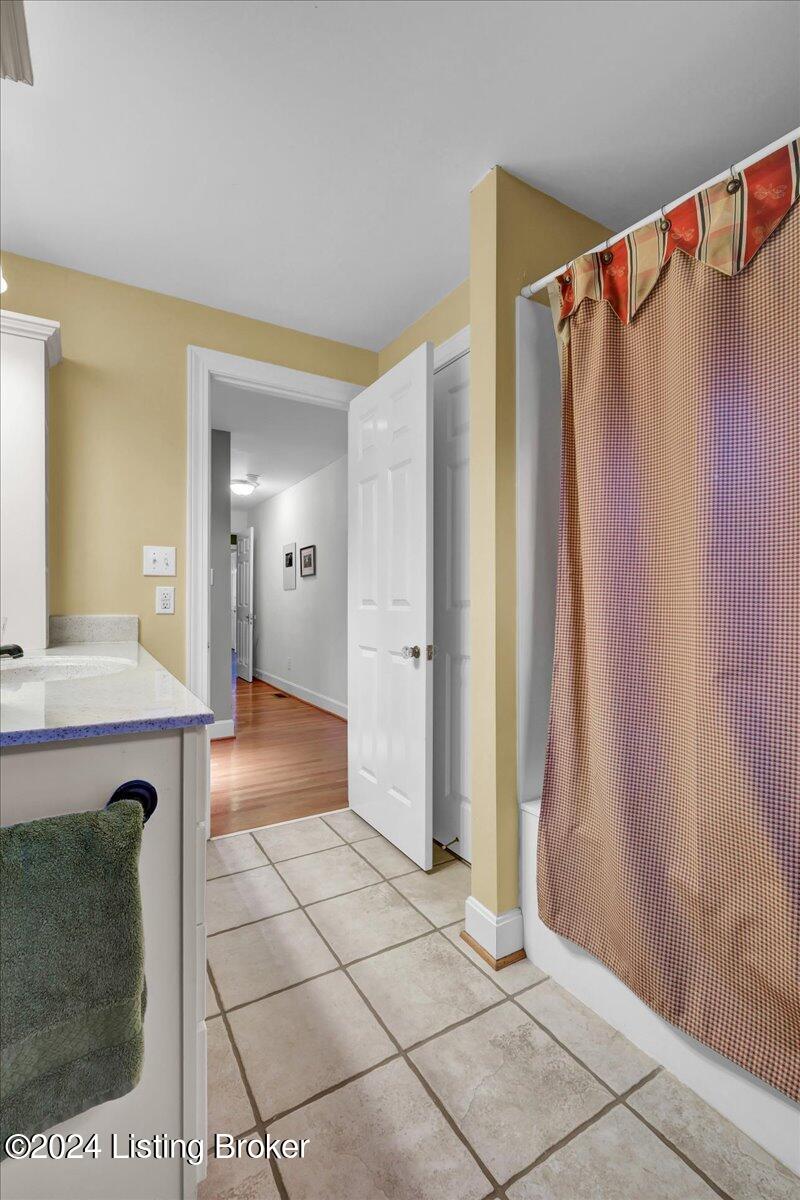4015 Alton Road Louisville, KY 40207 - Photo 20 of 48 Primary Bath