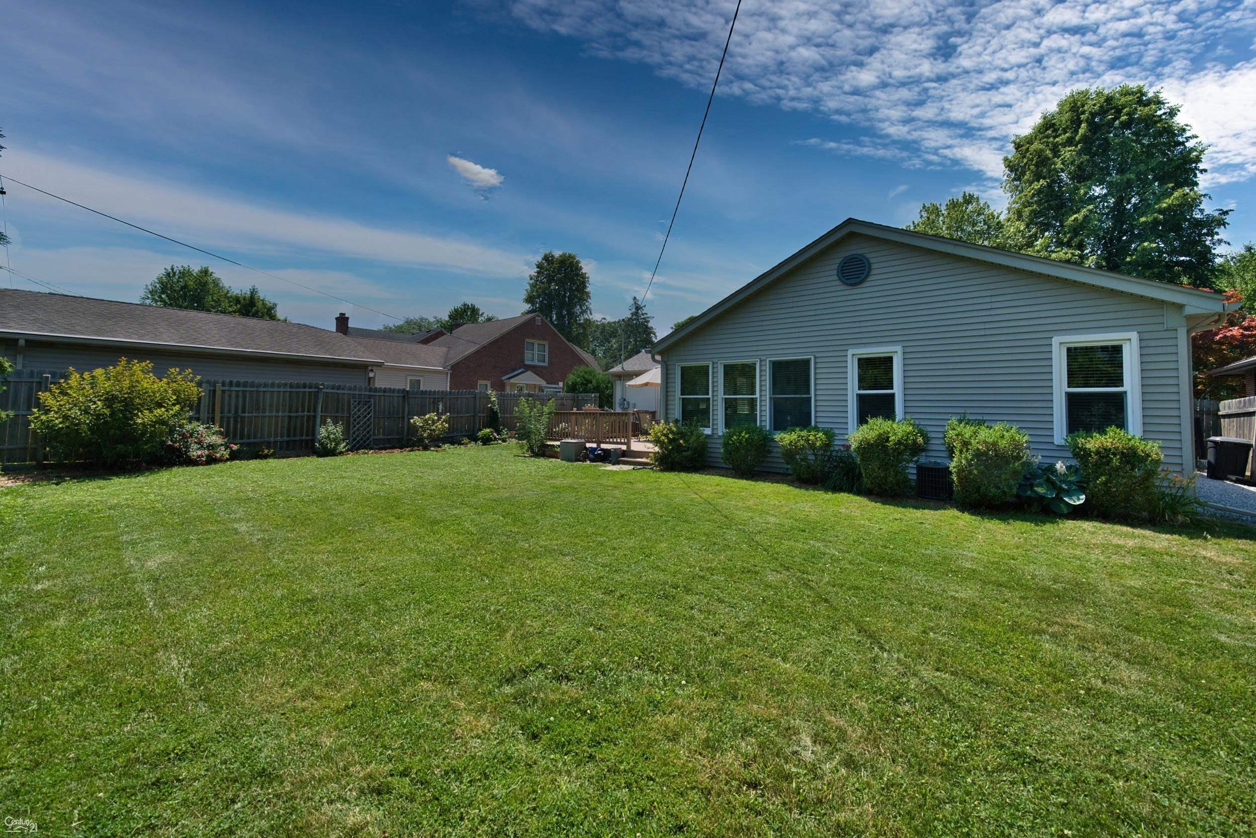 1038 Hawthorne Road Grosse Pointe Woods, MI 48236 - Photo 10 of 61
