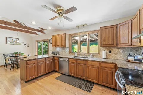 $850,000 | 16 Palestine Road, Newtown, CT 06470