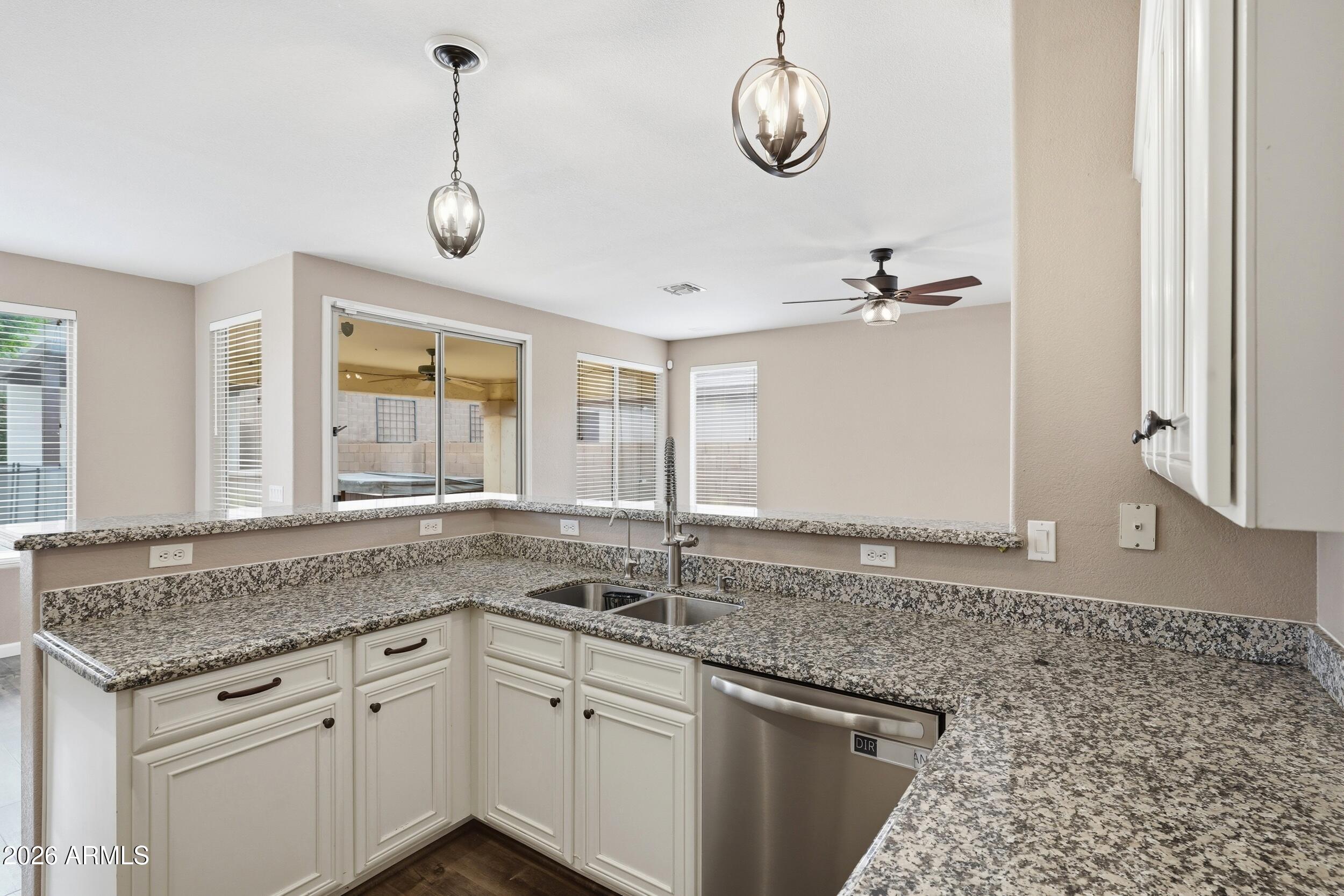 1724 West Deer Creek Road Phoenix, AZ 85045 - Photo 12 of 25