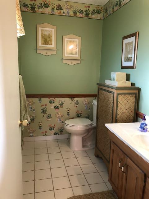 818 Southwest 9th St Circle, Unit 201 Boca Raton, FL 33486 - Photo 11 of 21 Guest bathroom