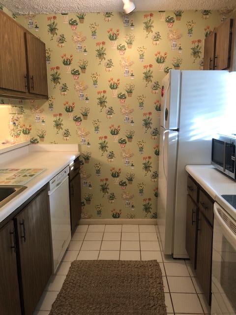 818 Southwest 9th St Circle, Unit 201 Boca Raton, FL 33486 - Photo 5 of 21 Kitchen