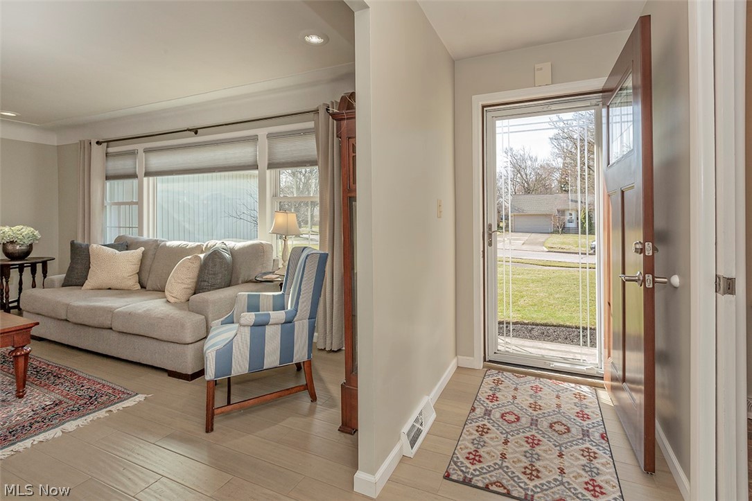 5659 Faraday Road Cleveland, OH 44124 - Photo 3 of 35