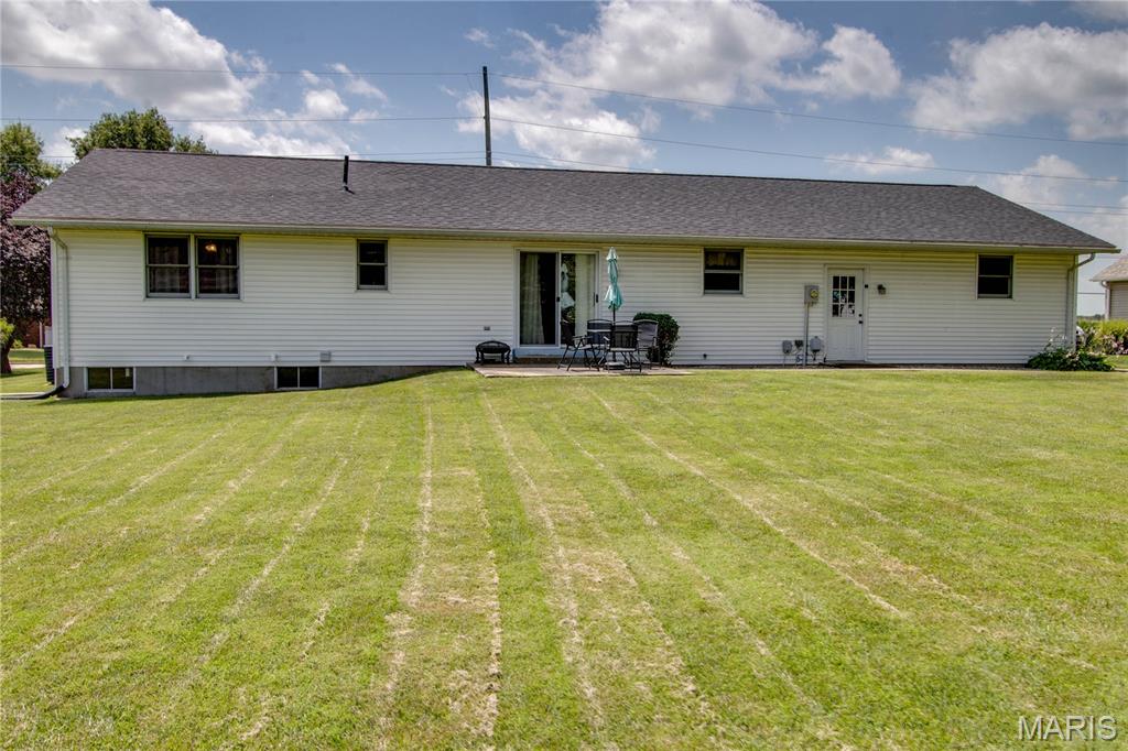 1217 West County Road Jerseyville, IL 62052 - Photo 31 of 35