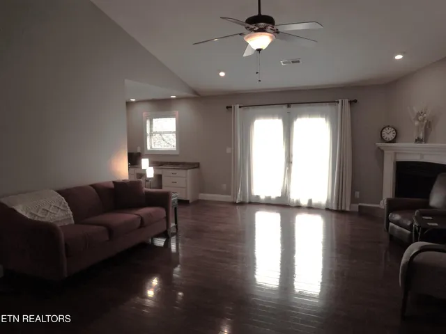 $450,000 | 140 Lancaster Street, Harrogate, TN 37752