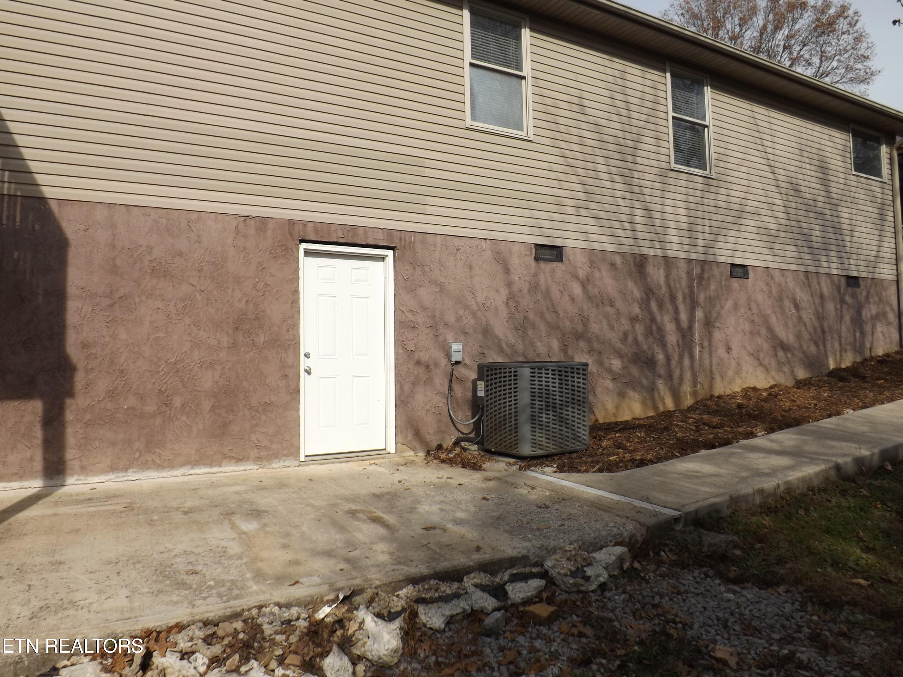 140 Lancaster Street Harrogate, TN 37752 - Photo 8 of 55 DSCF3417 - Copy