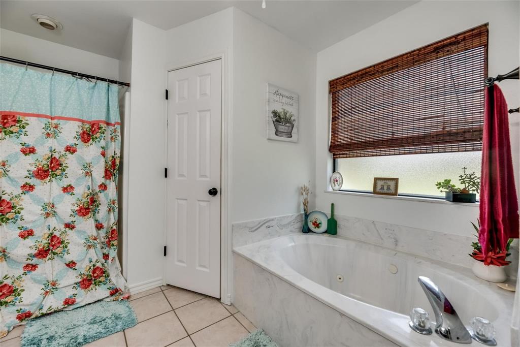 579 South Hitt Street Boyd, TX 76023 - Photo 24 of 34 Large bathroom with Garden Jetted Tub, dual sinks, and stand up separate shower