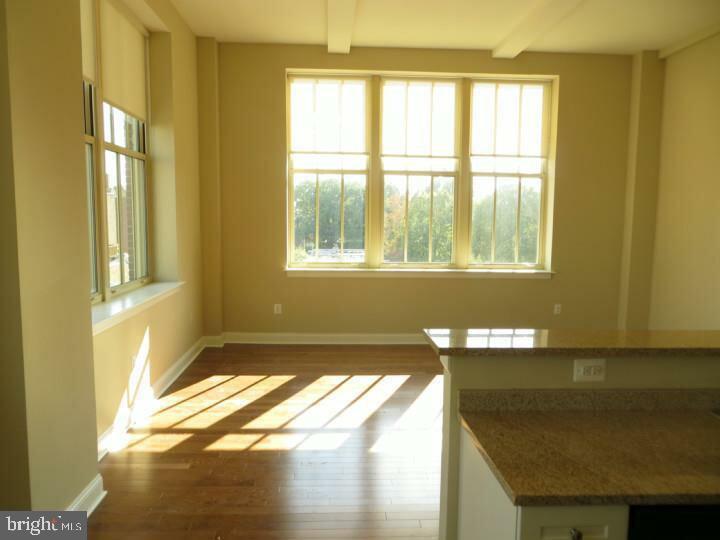 312-22 Walnut Street, Unit 102 Philadelphia, PA 19106 - Photo 2 of 17