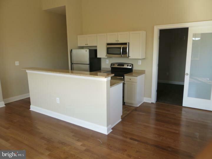 312-22 Walnut Street, Unit 102 Philadelphia, PA 19106 - Photo 3 of 17