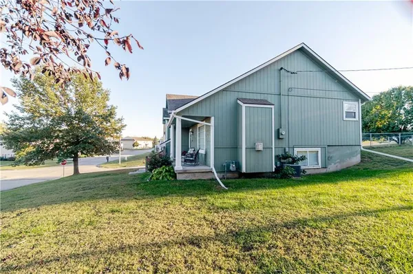 $330,000 | 1701 Jayhawk Drive, Atchison, KS 66002