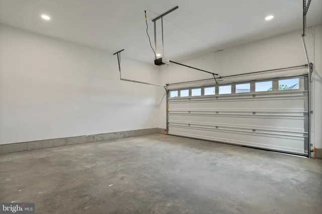 a view of room with an empty space