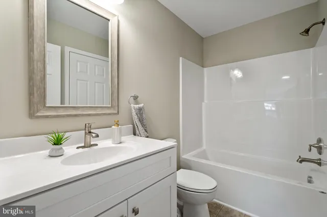 wooden floor and closet in a room