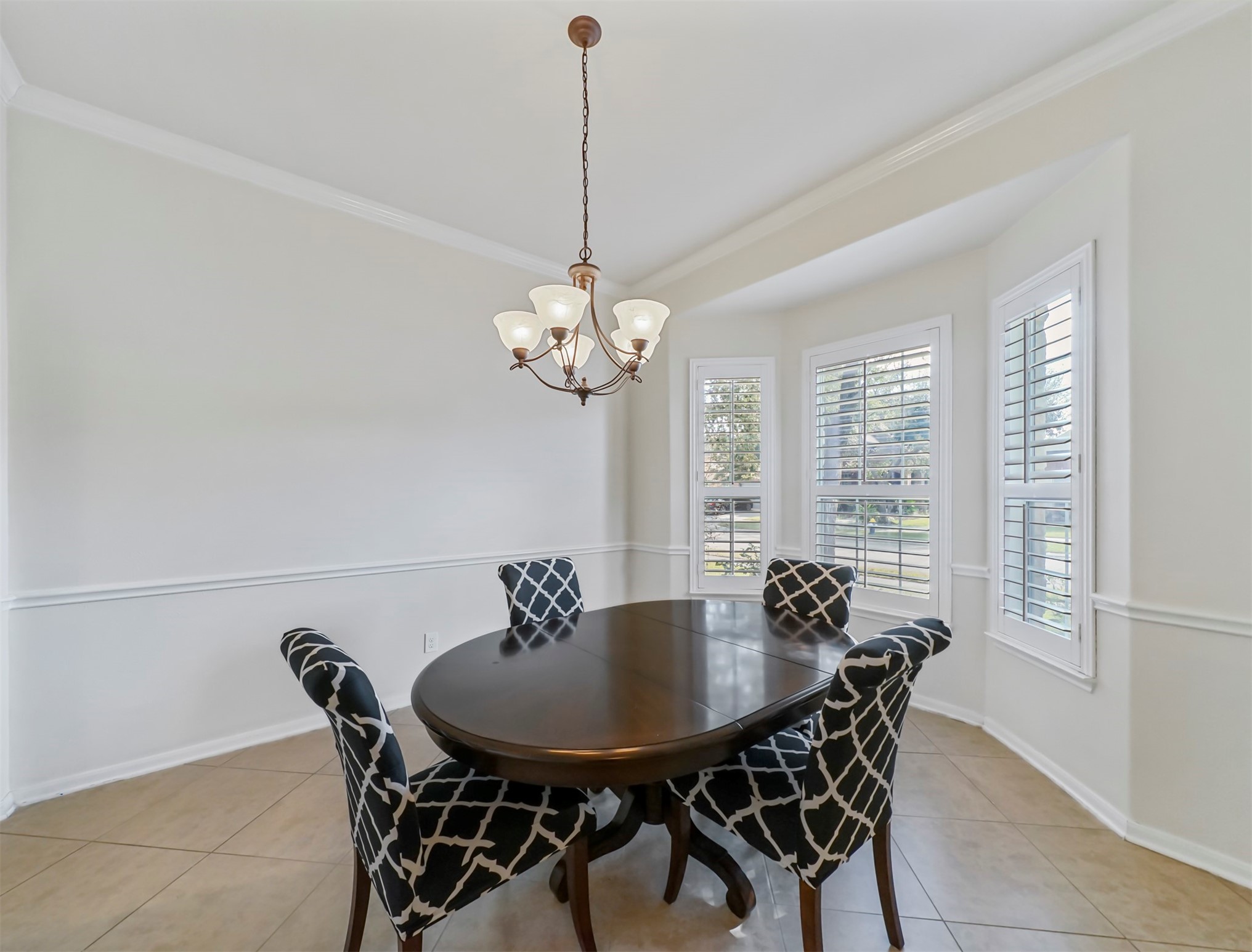 8214 Garrison Point Drive Houston, TX 77040 - Photo 3 of 37 a dining room with furniture and window