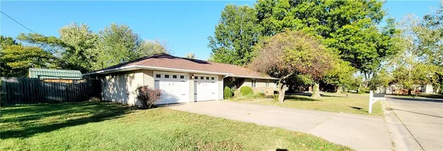 $189,000 | 1516 East Lincoln Street, Iola, KS 66749
