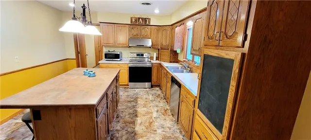 $189,000 | 1516 East Lincoln Street, Iola, KS 66749