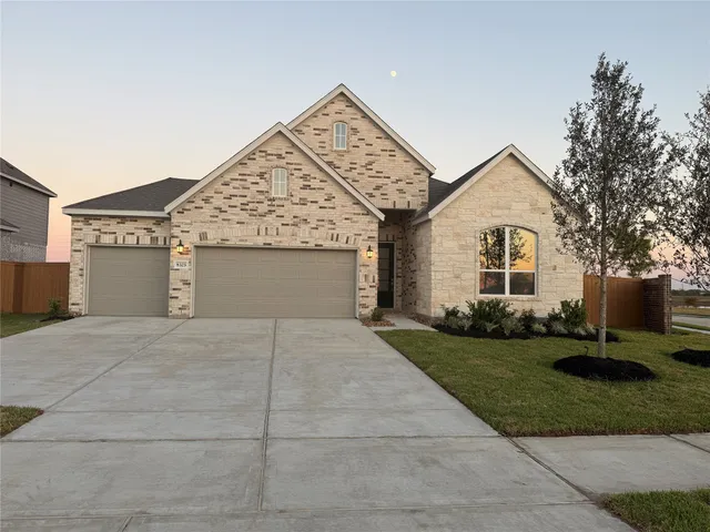 $369,240 | 8227 Holly Blue Drive, Rosharon, TX 77583