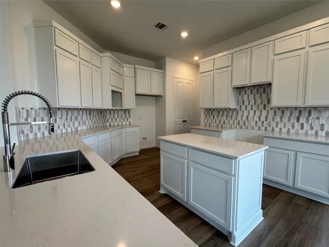 $369,240 | 8227 Holly Blue Drive, Rosharon, TX 77583