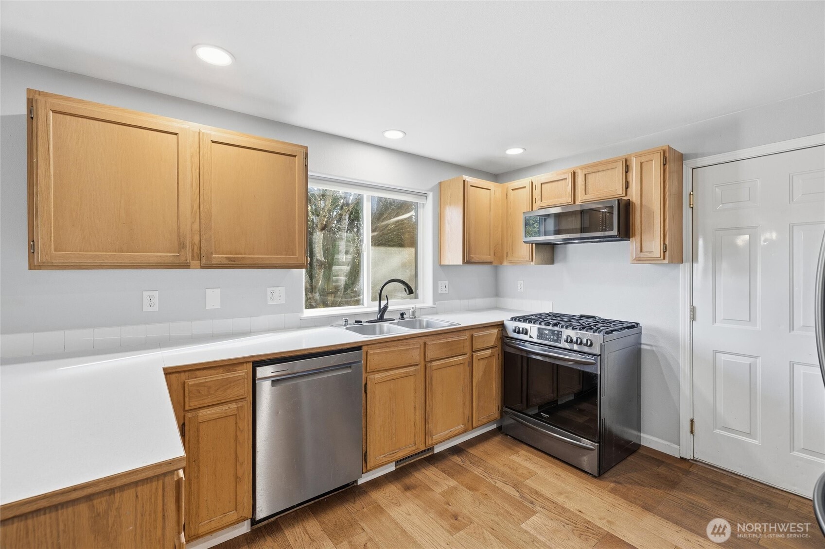 409 Spring Lane Sedro-Woolley, WA 98284 - Photo 13 of 38