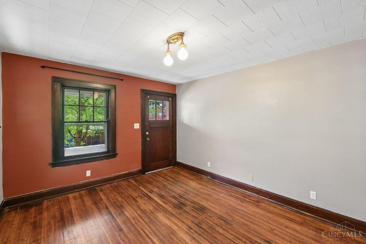 4568 Innes Avenue Cincinnati, OH 45223 - Photo 6 of 40