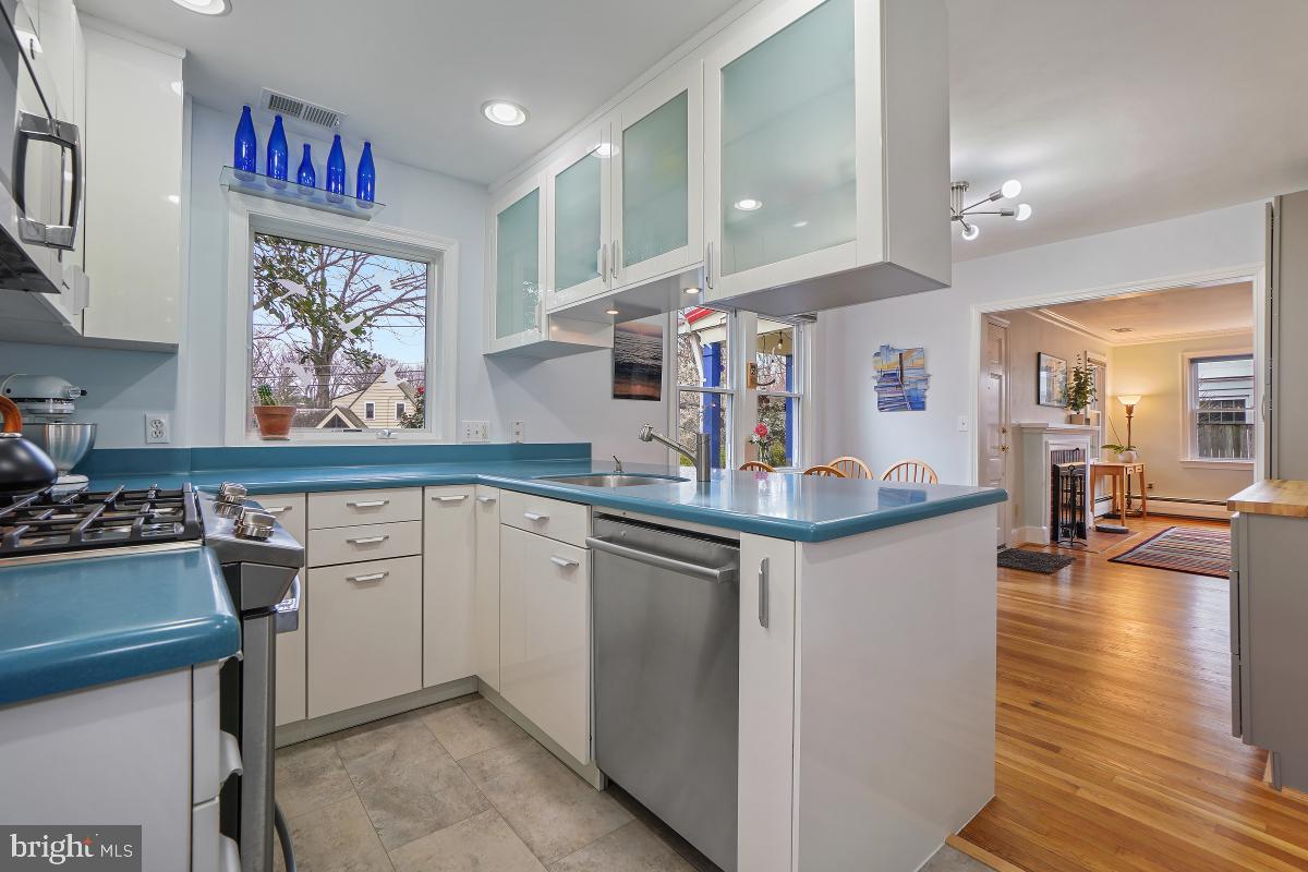 4 Sunnyside Road Silver Spring, MD 20910 - Photo 18 of 50 High-End Stainless Steel Appliances