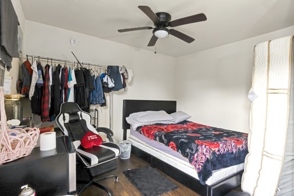 9702 Tiltree Street Houston, TX 77075 - Photo 17 of 24 a bedroom with a bed and a window