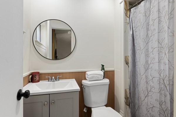 9702 Tiltree Street Houston, TX 77075 - Photo 10 of 24 a bathroom with a toilet sink and mirror