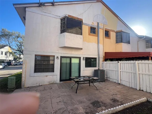 $319,999 | 1465 Southwest 122nd Avenue, Unit 119, Miami, FL 33184