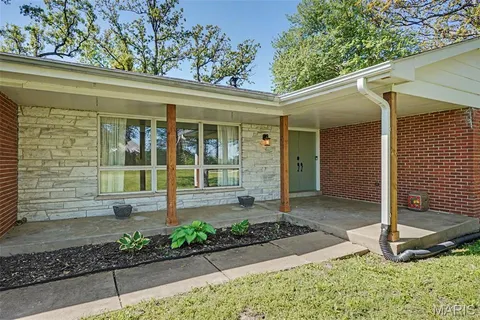 $695,000 | 1000 Hwy Y, St. Paul, MO 63366
