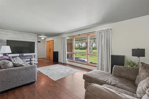 $695,000 | 1000 Hwy Y, St. Paul, MO 63366
