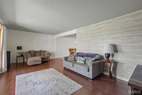 $695,000 | 1000 Hwy Y, St. Paul, MO 63366