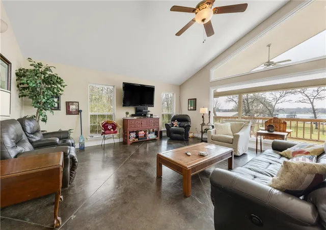 $899,900 | 9360 Riley Green Road, Franklin, TX 77856