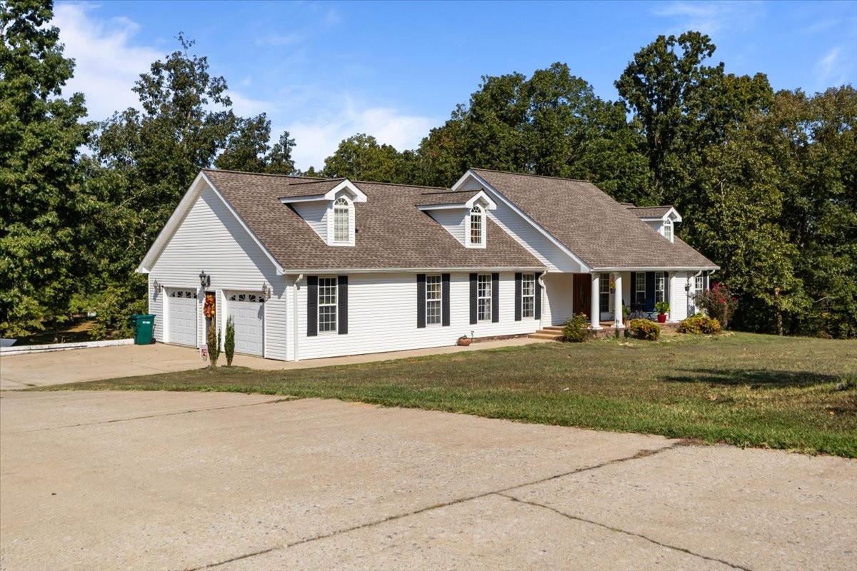 116 Stewart Lane Waverly, TN 37185 - Photo 59 of 87 a front view of a house with a garden