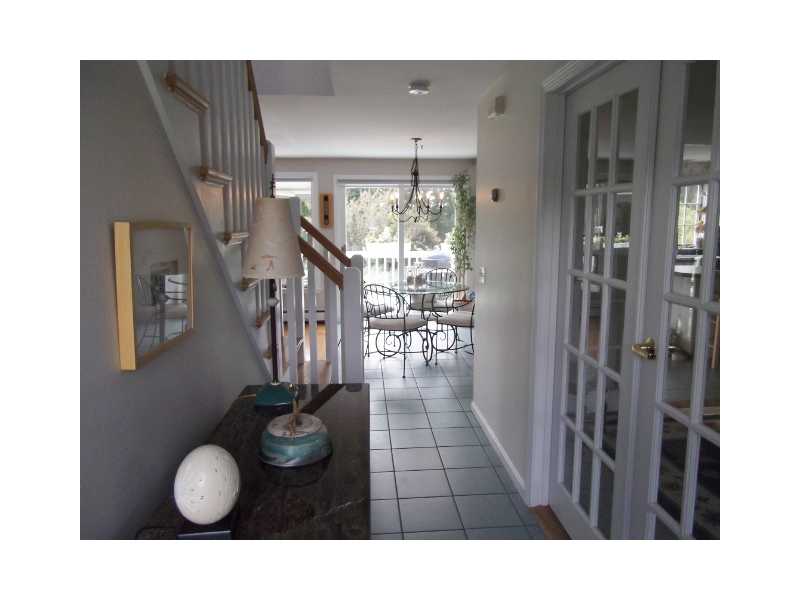 47 Asylum Road Warren, RI 02885 - Photo 2 of 22 Entry.