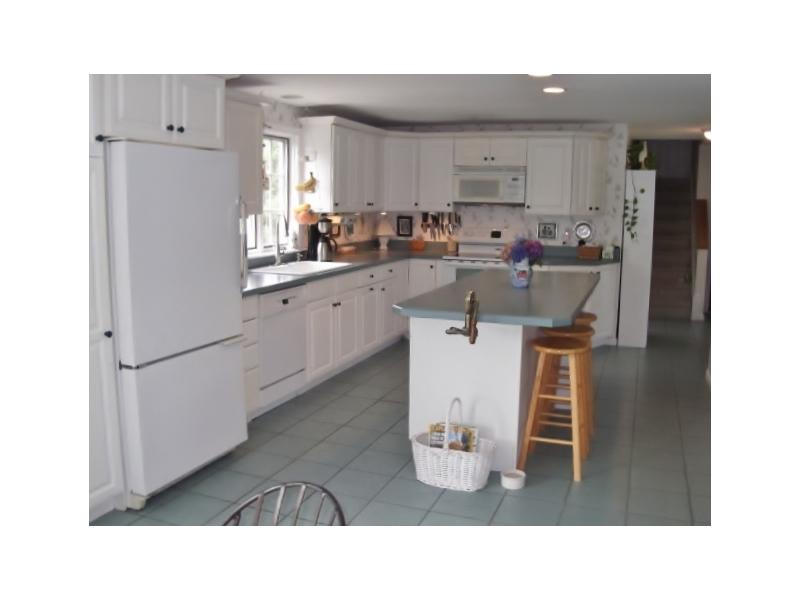 47 Asylum Road Warren, RI 02885 - Photo 6 of 22 Kitchen.
