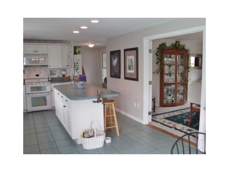 47 Asylum Road Warren, RI 02885 - Photo 7 of 22 Kitchen.