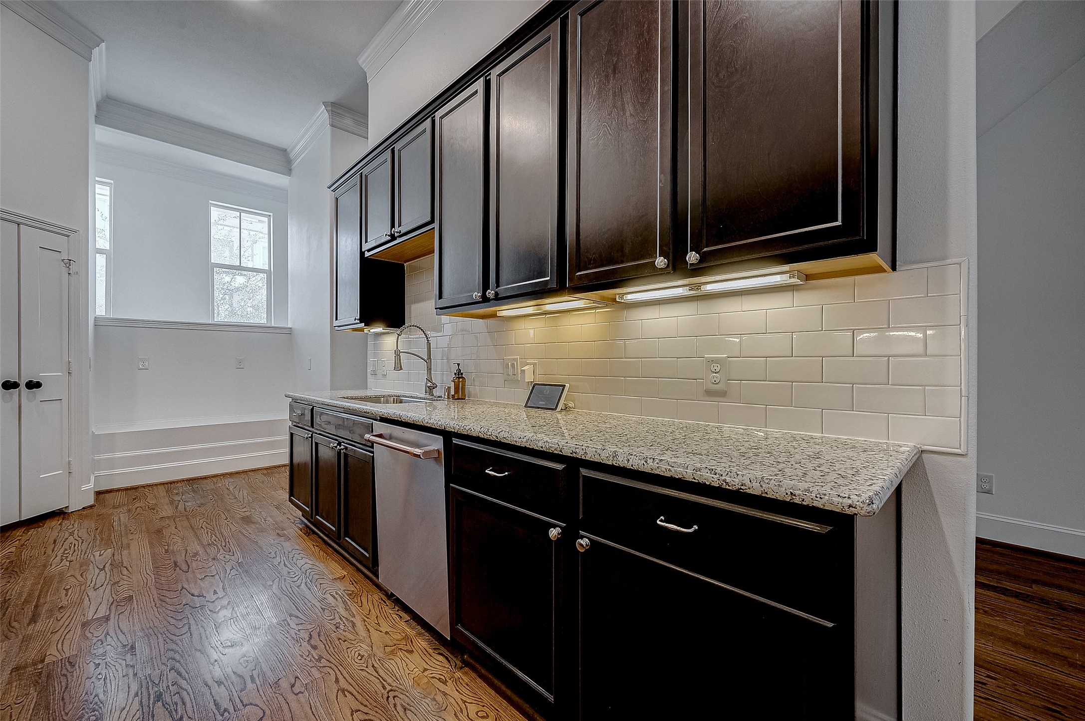 2411 Lawrence Street Houston, TX 77008 - Photo 11 of 30