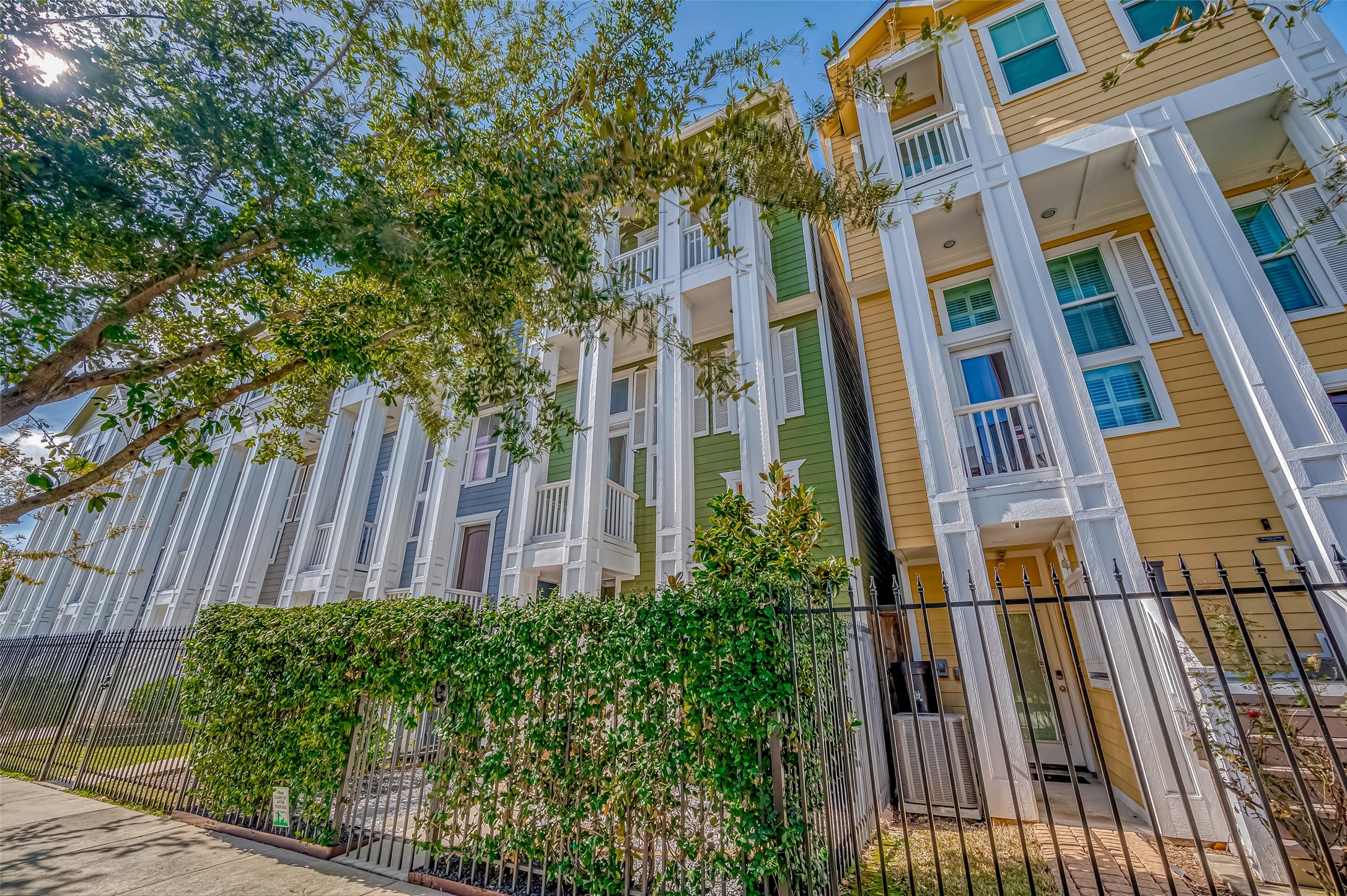 2411 Lawrence Street Houston, TX 77008 - Photo 2 of 30