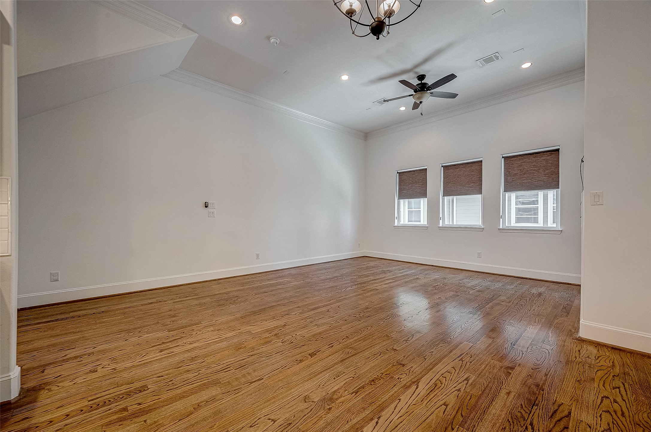2411 Lawrence Street Houston, TX 77008 - Photo 4 of 30