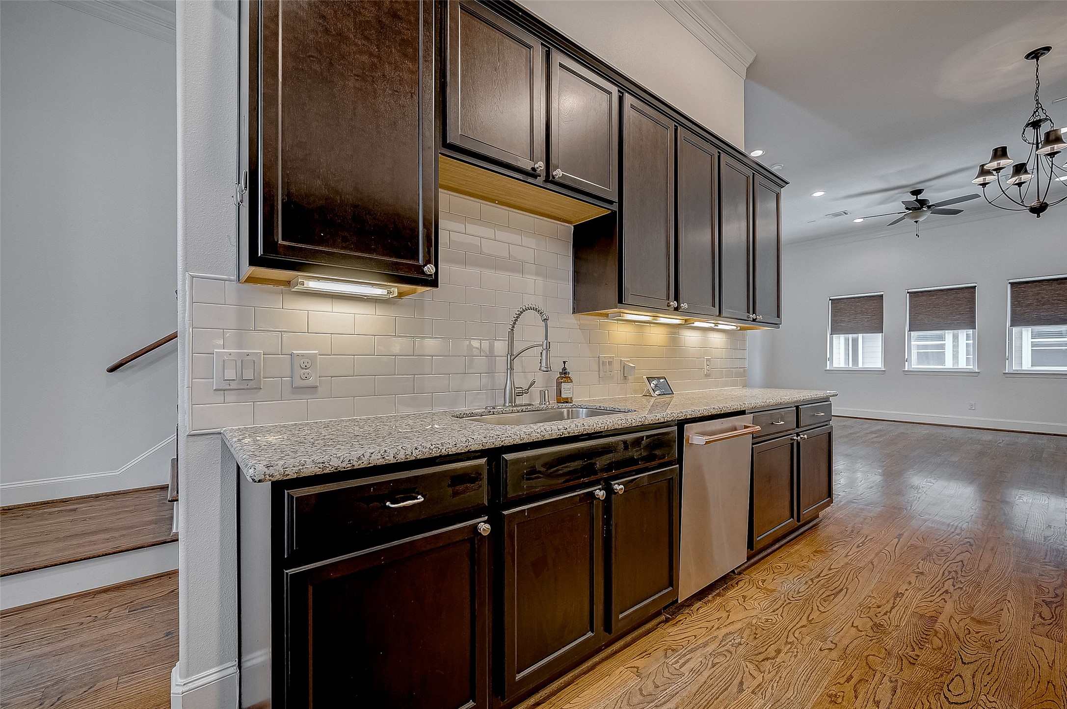 2411 Lawrence Street Houston, TX 77008 - Photo 7 of 30