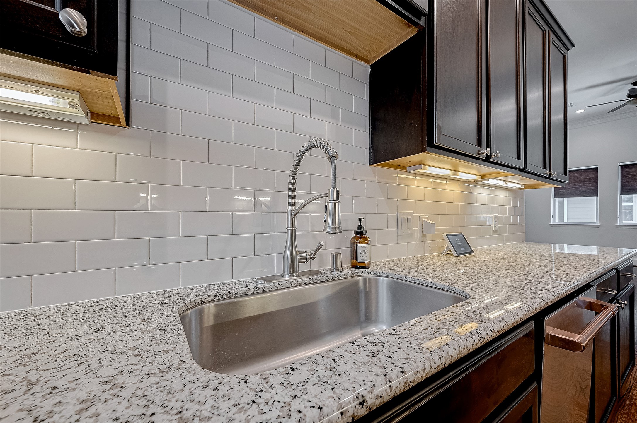 2411 Lawrence Street Houston, TX 77008 - Photo 8 of 30