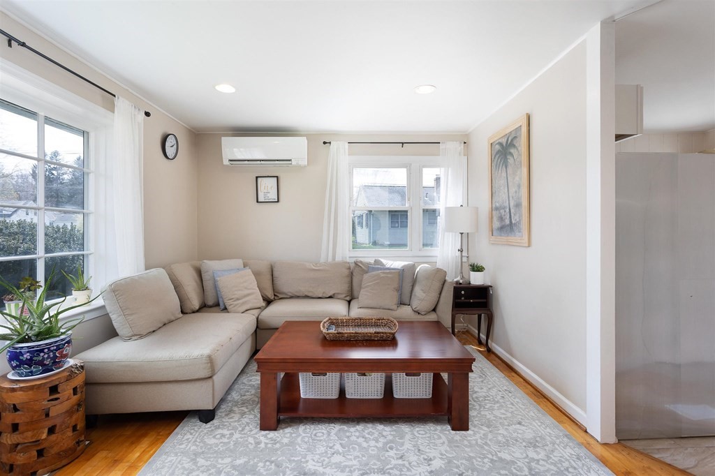 4 Robin Road Westborough, MA 01581 - Photo 5 of 26 Gallery Image 5