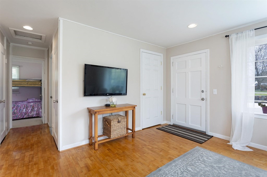 4 Robin Road Westborough, MA 01581 - Photo 6 of 26 Gallery Image 6
