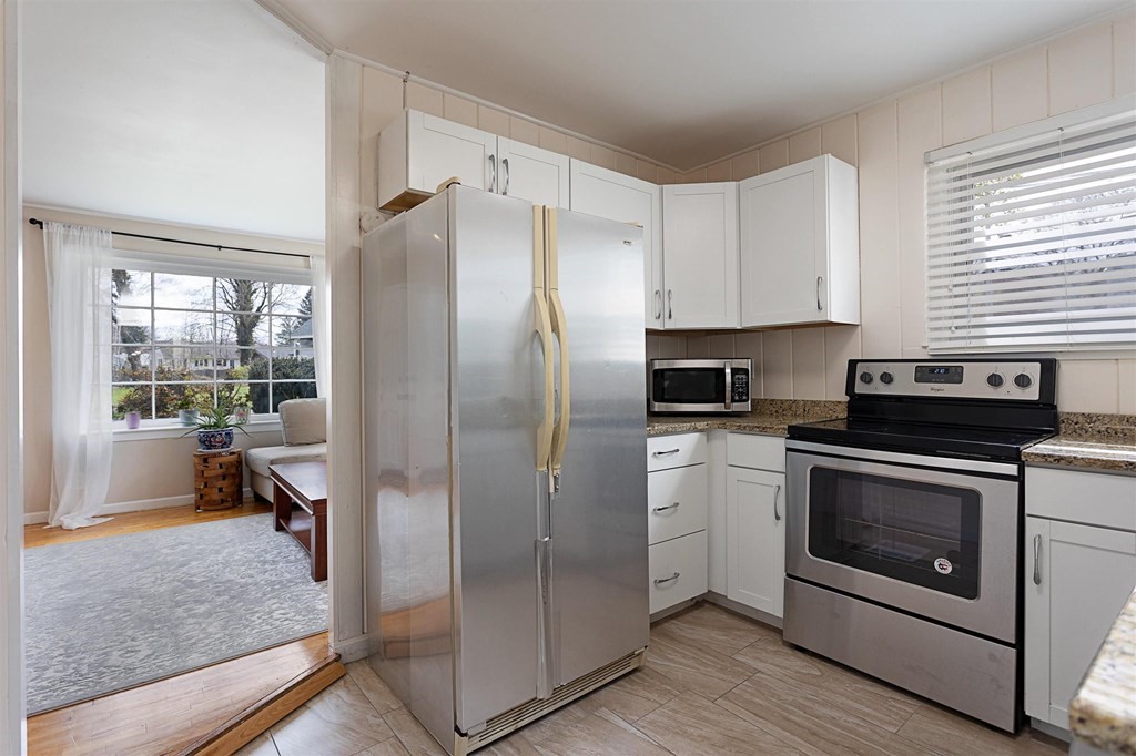 4 Robin Road Westborough, MA 01581 - Photo 8 of 26 Gallery Image 8