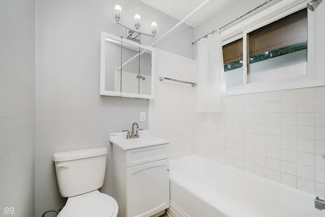 $425,000 | 2701 East 8th Street, Anderson, IN 46012