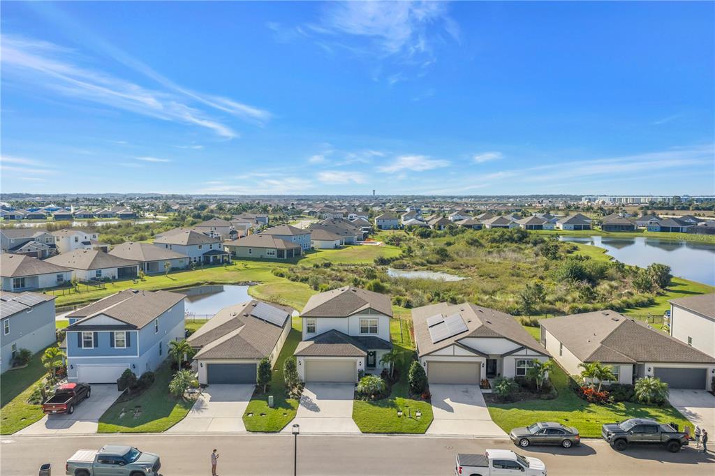 8527 Abalone Loop Palmetto, FL 34221 - Photo 5 of 44