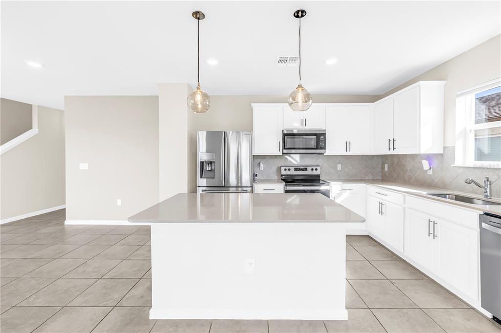 8527 Abalone Loop Palmetto, FL 34221 - Photo 10 of 44