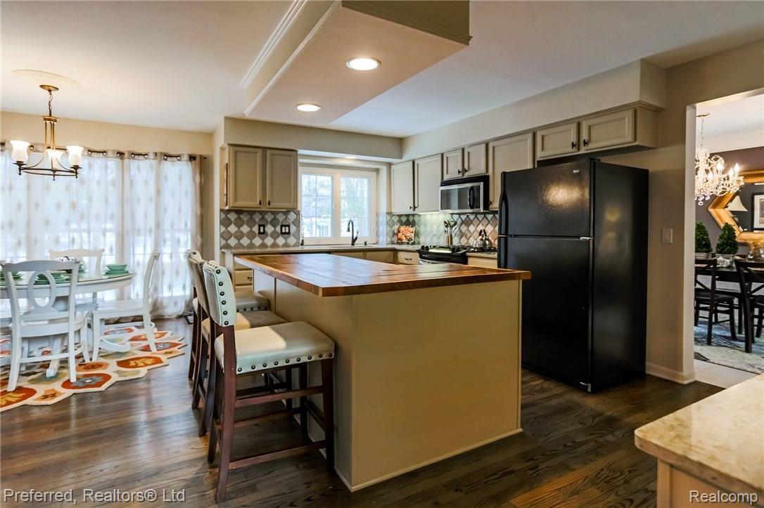 47456 Stone Ridge Boulevard Canton, MI 48187 - Photo 9 of 27 9IMG_2337.jpg