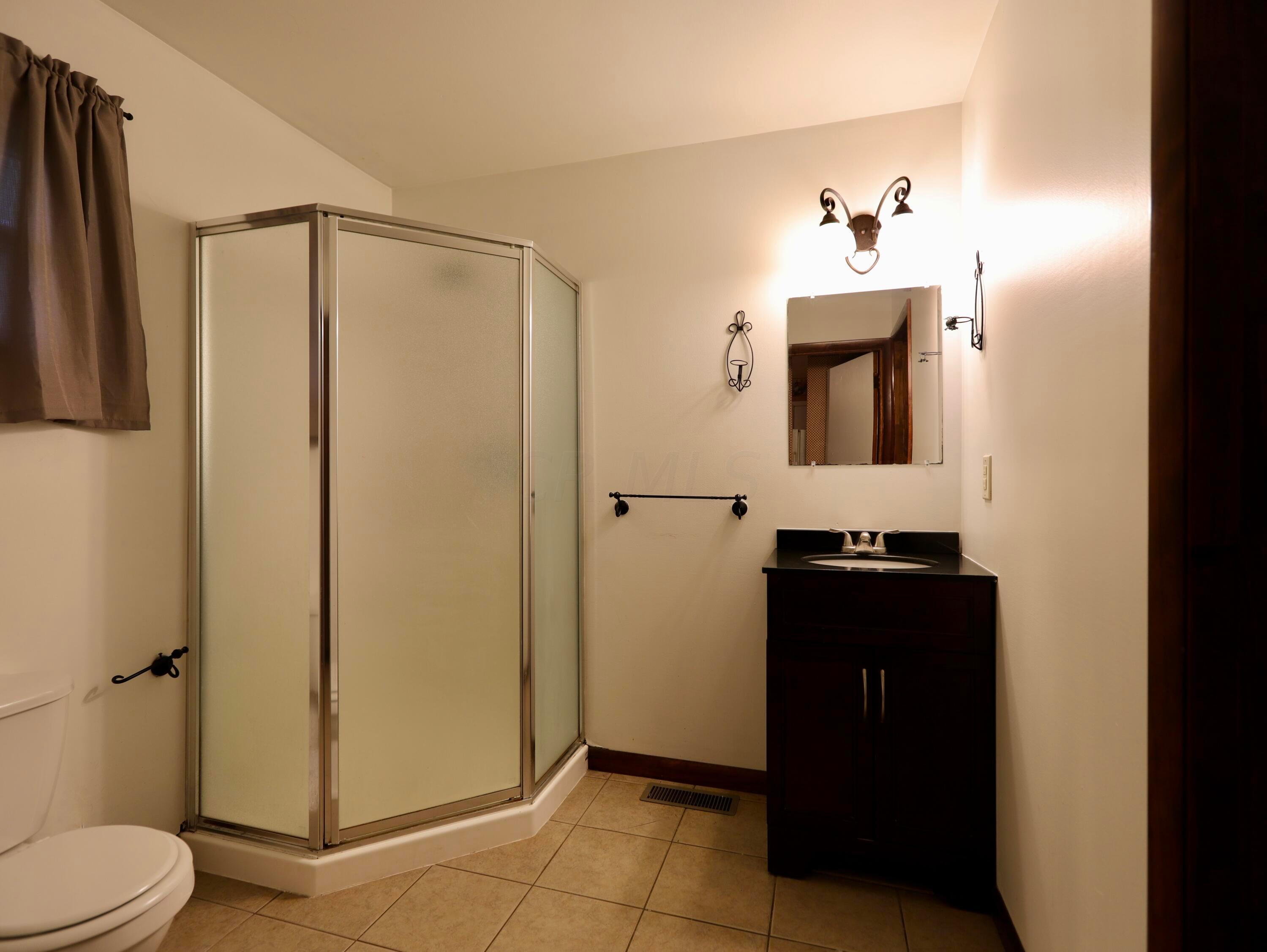 504 Johnson Road, Unit 561/13 Chillicothe, OH 45601 - Photo 14 of 14 14. ensuite bathroom