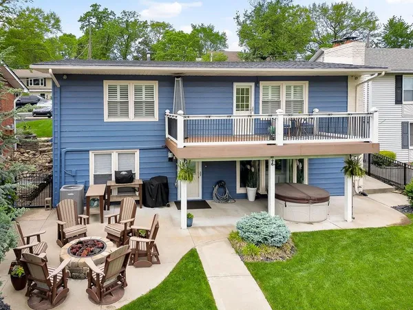 $615,000 | 853 Northwest South Shore Drive, Lake Waukomis, MO 64151