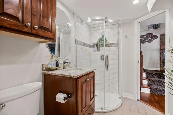 $615,000 | 853 Northwest South Shore Drive, Lake Waukomis, MO 64151